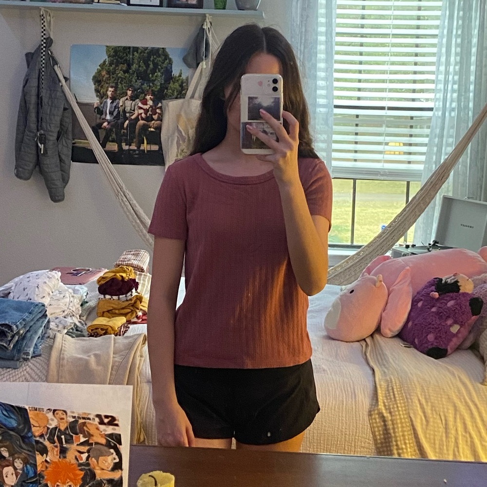 deep pink american eagle shirt